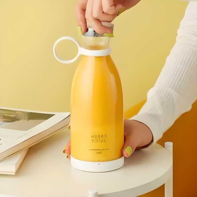 Traveller Portable Mini Juice Blender – USB Rechargeable Mixer.